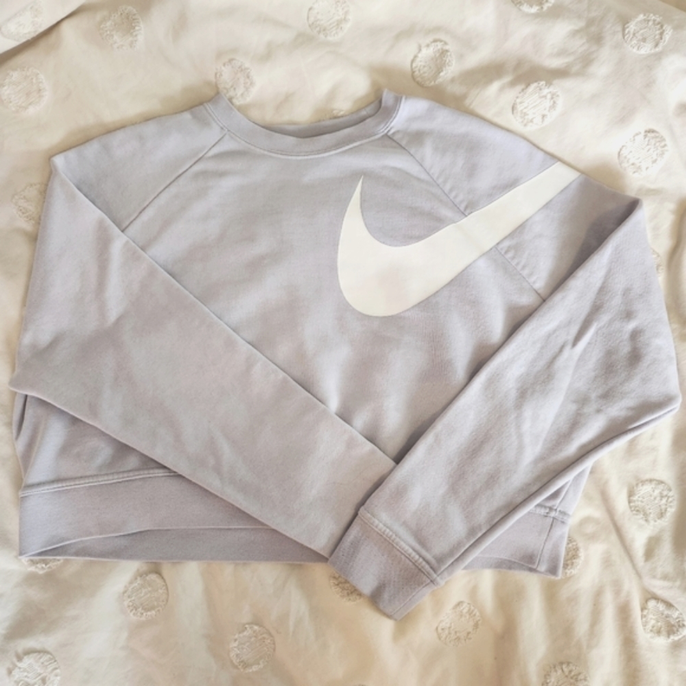 Nike Versa Grey Crop Sweatshirt - Picture 2 of 5